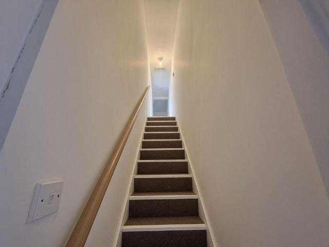 Leicester LE5 3 bed flat to rent £895 pcm £207 pw