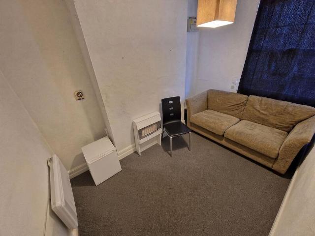 Leicester LE1 1 bed flat to rent £675 pcm £156 pw