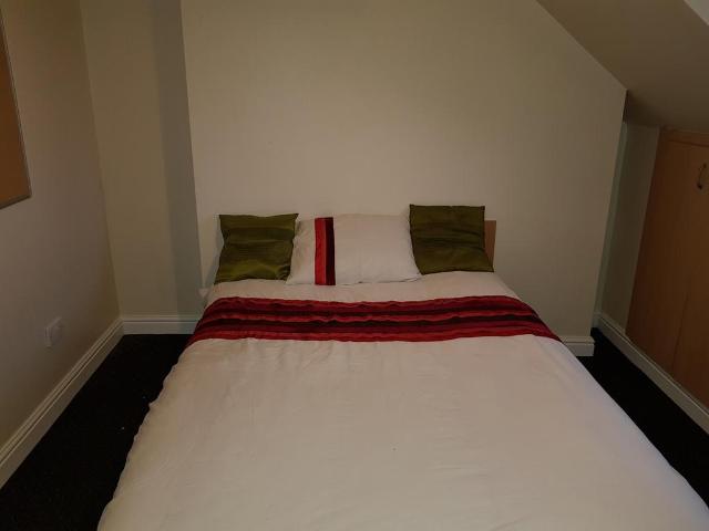 Leicester LE2 3 bed flat to rent £1,105 pcm £255 pw