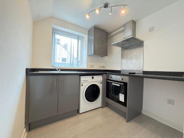 Leicester LE3 Studio to rent £750 pcm £173 pw