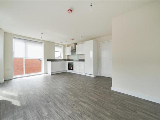 Leicester LE3 2 bed flat to rent £1,200 pcm £277 pw