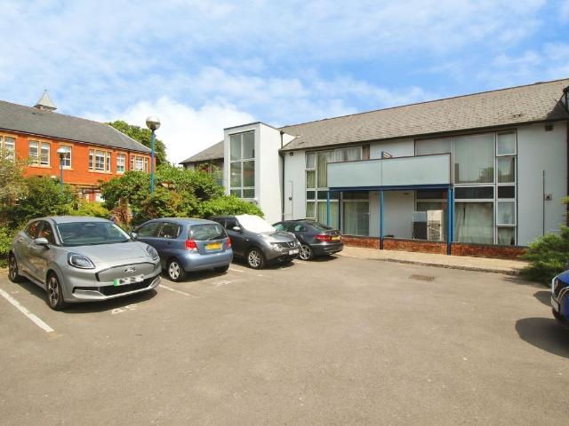 Leicester Street, Swindon SN1, 2 bed flat to rent, £1,100 pcm | PrimeLocation