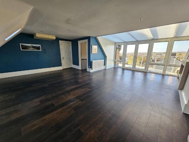 Leicester Parade, Barrack Road. 3 bed penthouse to rent £1,695 pcm £391 pw
