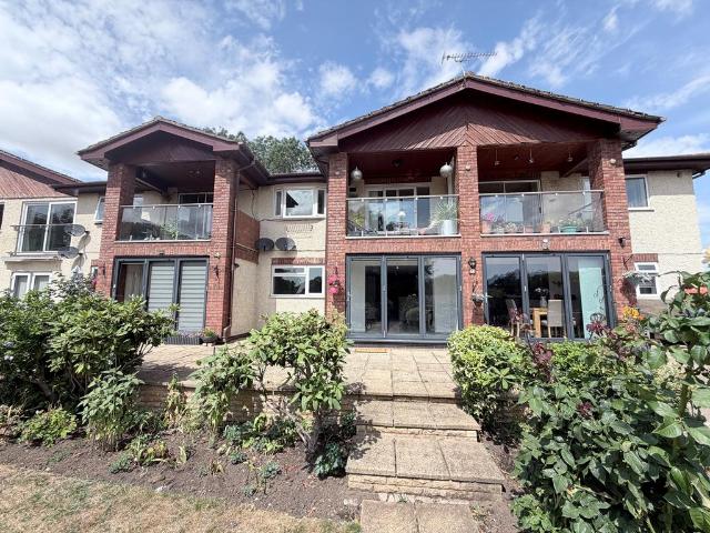 LEICESTER ROAD, HINCKLEY 2 bed flat to rent £1,100 pcm £254 pw