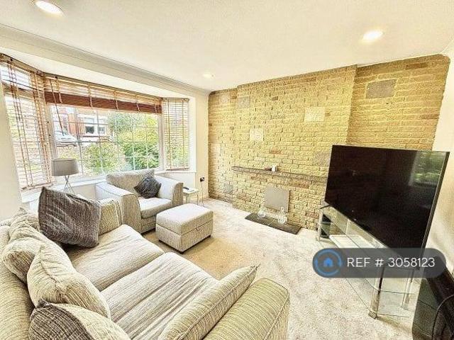 Leicester Road, London, E11 4 bed detached house to rent £3,250 pcm £750 pw