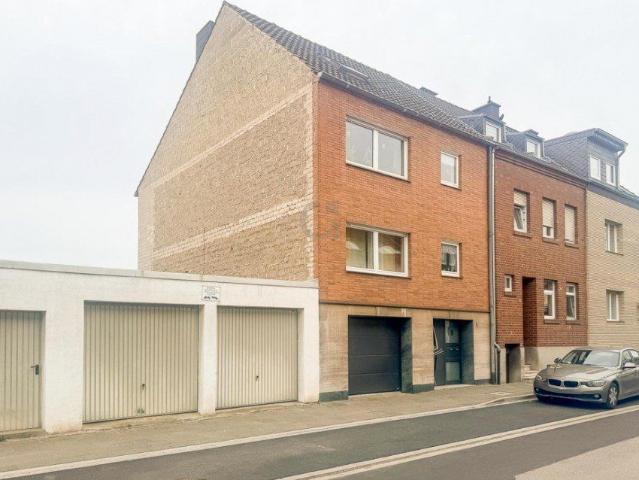Düren Lendersdorf: Großzügiges Wohnhaus mit 3.800 m² Garten