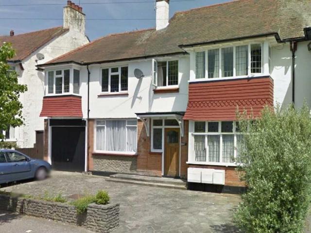 Leigh on Sea SS9 1 bed apartment to rent £1,100 pcm £254 pw