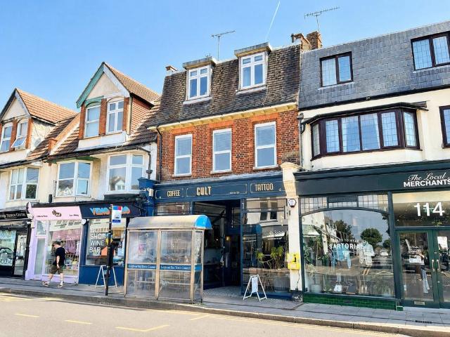 Leigh on Sea SS9 3 bed flat to rent £1,400 pcm £323 pw