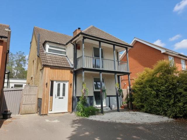 Leigh Road, Eastleigh, SO53 3 bed detached house to rent £2,150 pcm £496 pw