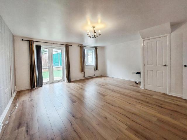 Leigh Road, Kent ME10 4 bed semi detached house to rent £1,850 pcm £427 pw