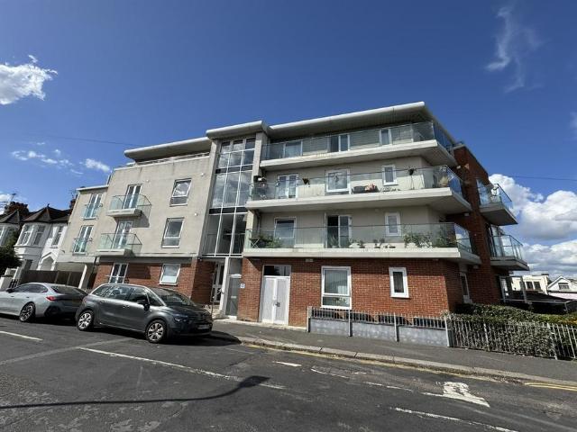 Leigh Road, Leigh on Sea 2 bed flat to rent £1,400 pcm £323 pw