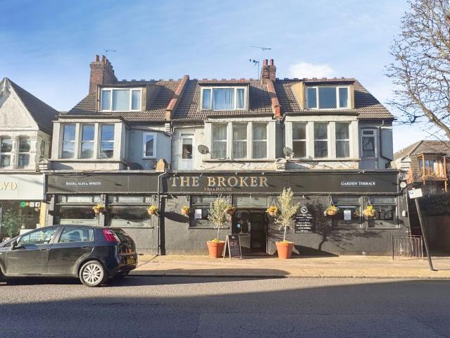 Leigh Road, Leigh On Sea SS9, 3 bed flat to rent, £1,650 pcm | PrimeLocation