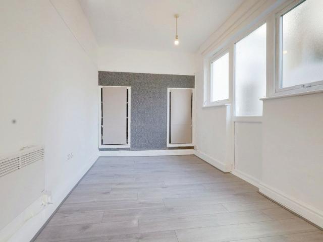 Leigh Road, Leigh On Sea SS9, 1 bed flat to rent, £800 pcm | PrimeLocation