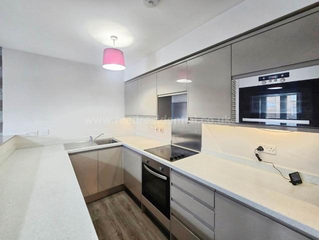 Leigh Road, Leigh On Sea SS9, 2 bed flat to rent, £1,400 pcm | PrimeLocation