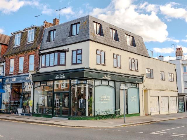 Leigh Road, Leigh On Sea SS9, 2 bed flat to rent, £1,600 pcm | PrimeLocation