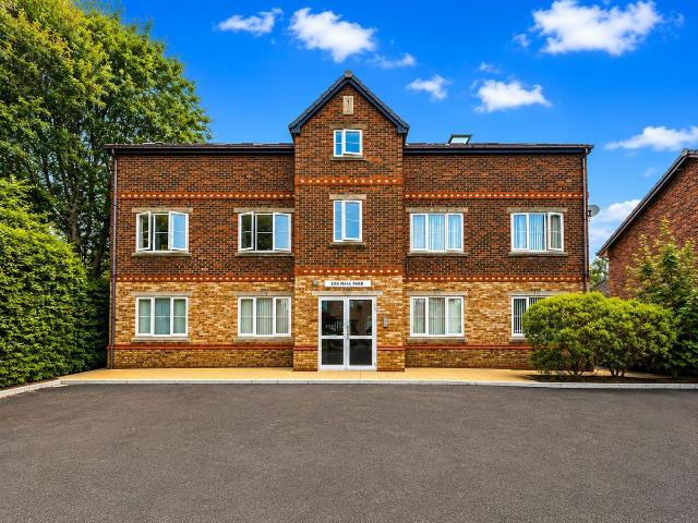 Leigh Road, Westhoughton BL5, 2 bed flat to rent, £825 pcm | PrimeLocation