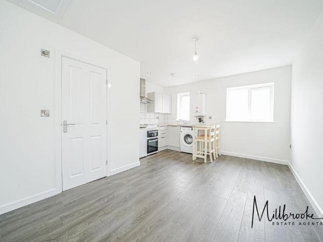 Leigh Road, Worsley, M28 1 bed apartment to rent £825 pcm £190 pw