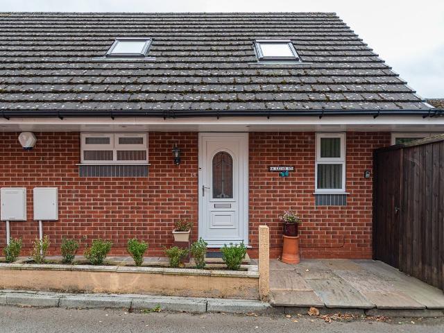 Leigh Street, Leigh, Greater Manchester. WN7, 2 bed property to rent, £1,100 pcm | PrimeLocation