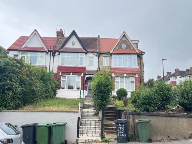 Leigham Court Road, London SW16 3 bed maisonette to rent £3,200 pcm £738 pw