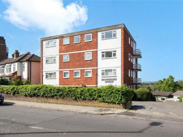 Leigham Court Road, London, SW16 4 bed apartment to rent £3,300 pcm £762 pw
