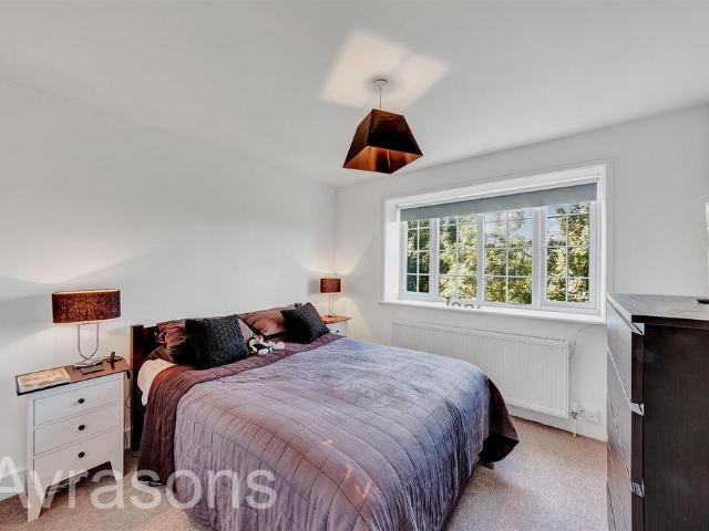 Leigham Court Road, Streatham, London 3 bed flat to rent £2,350 pcm £542 pw