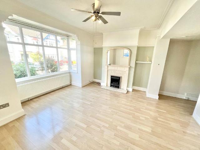 Leighton Avenue, Leigh on Sea, Essex, SS9 1QA