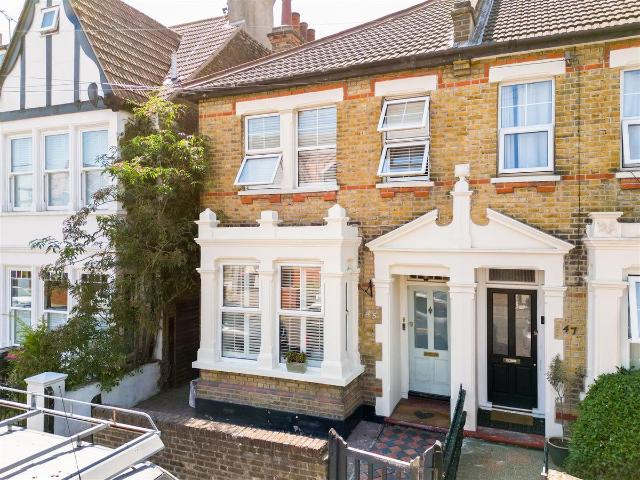 Leighton Avenue, Leigh On Sea SS9, 4 bed semi detached house to rent, £2,495 pcm | PrimeLocation