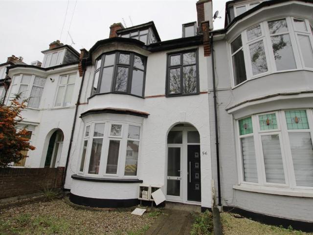 Leighton Avenue, Leigh On Sea 1 bed flat to rent £1,095 pcm £253 pw