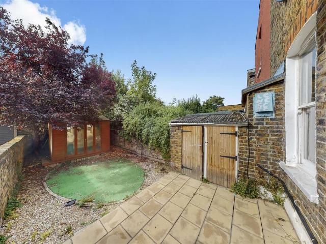 Leighton Gardens, Kensal Rise, London 3 bed flat to rent £2,600 pcm £600 pw