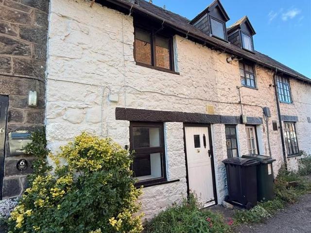 Leighton Place, Oswestry, Shropshire. 1 bed terraced house to rent £650 pcm £150 pw