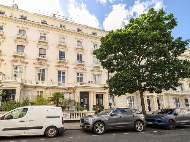 Leinster Gardens, Bayswater, London, W2 Studio to rent £2,200 pcm £508 pw