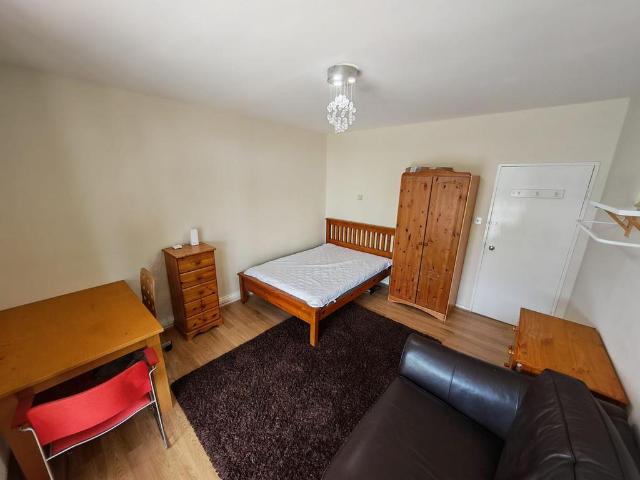 Leinster Gardens, London W2 4 bed flat to rent £4,000 pcm £923 pw