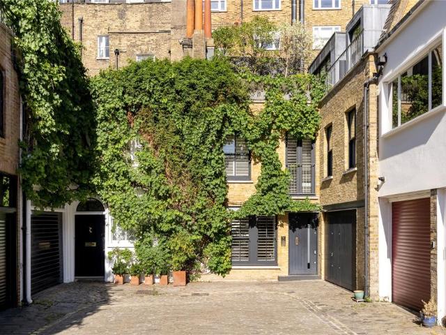 Leinster Mews, London, W2 4 bed mews to rent £23,833 pcm £5,500 pw
