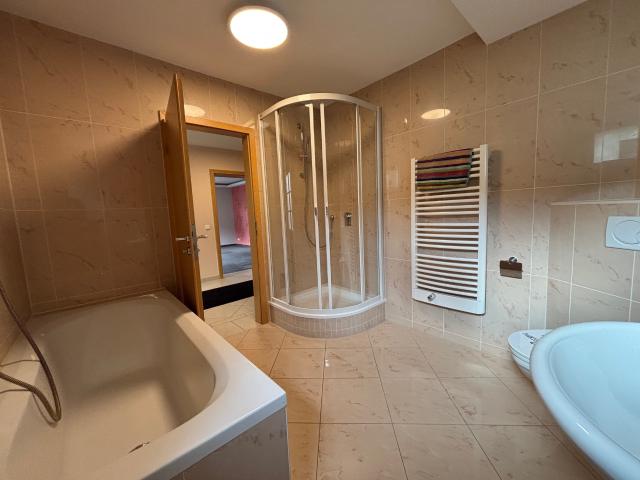 Leipzig Hirschfeld * EG * Bad mit Wanne/Dusche * Fubo Heizung * EBK * PKW Stellplatz