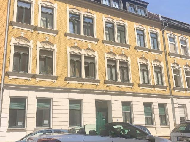 LEIPZIG LINDENAU * DG WOHNUNG mit PARKETT, EINBAUKÜCHE und TAGESLICHTBAD mit Wanne