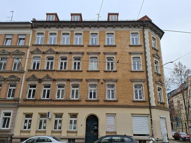 Leipziger Osten eine geräumige 2 Dachgeschosswohnung und Duschbad