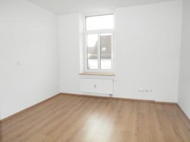 Leißnerstr. 28, Wohnung 5 ~~~ Einbauküche, Balkon, Tageslichtbad mit Wanne und Dusche, Abstellfläche im Spitzboden