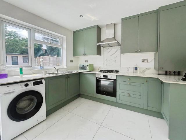 Lela Avenue, Hounslow 4 bed house to rent £3,900 pcm £900 pw