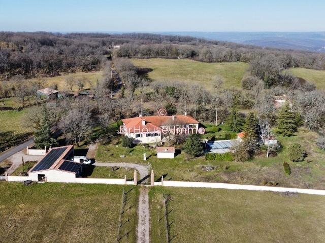 L'Élégance Contemporaine Face à l'Histoire: Votre Propriété de 17 Hectares près de Cordes sur Ciel