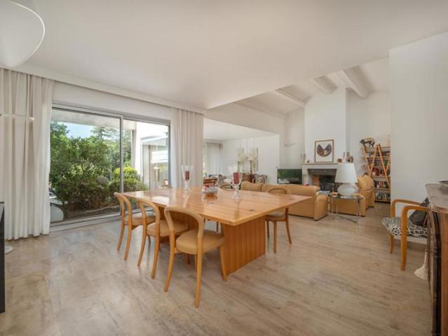 L'Élégance Architecturale Maison d'architecte Nimes 5 pièce s 182.8 m2