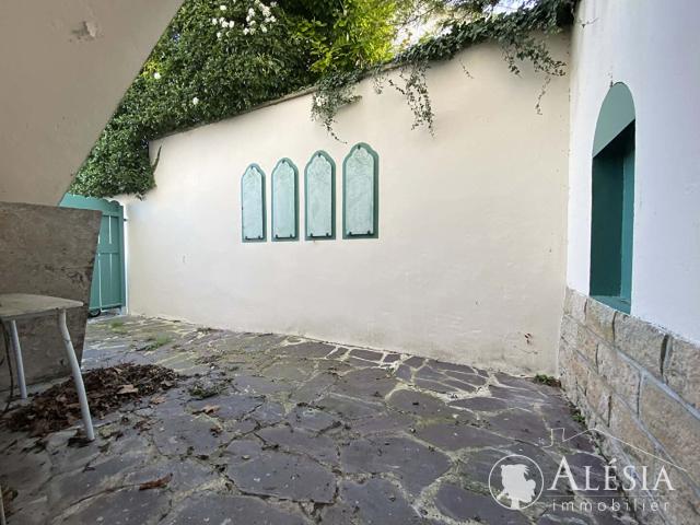 L'ÉPINE: A LOUER APPARTEMENT T3 55,38m² AVEC COUR ET PLACE DE STATIONNEMENT, L epine