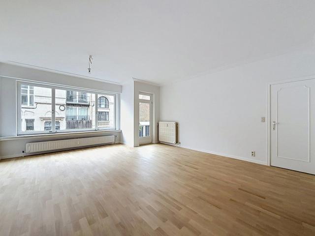 Lepoutre / Pl. Brugmann: Lovely apartment + balcony