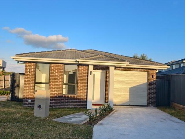 Leppington 4 bedroom 2 bathroom 1 car space house for rent