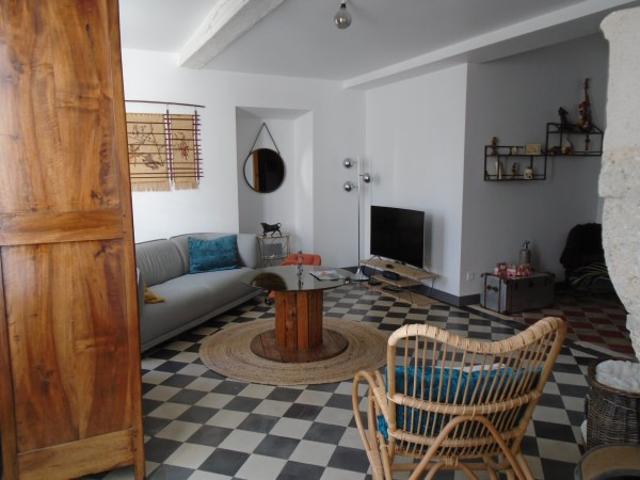 Lerm et Musset Logement T4 de 125 M2 avec garage et petit jardin