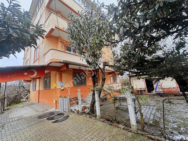 Lerox Uçar Emine Aker'den Çay Mahallesinde 3+1 Kiralık Daire