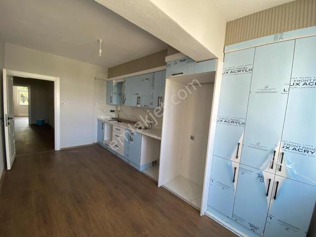 Lerox Uçar'dan Terme Merkez Konumda Ayrı Mutfaklı Kiralık Daire