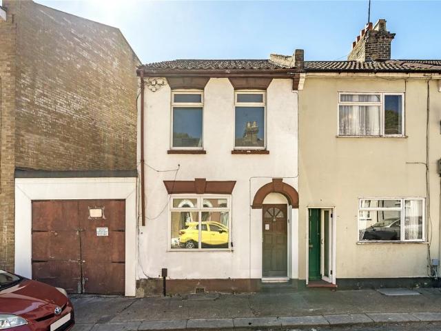 Lester Road, Chatham, Kent, ME4 3 bed end of terrace house to rent £1,450 pcm £335 pw