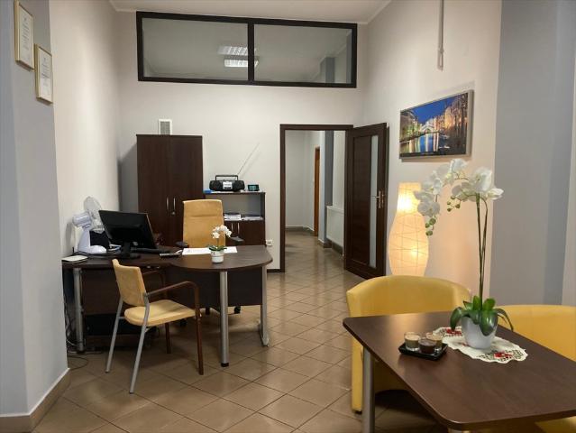 Lokal usługowy 52 m² z witryną w centrum Leszna