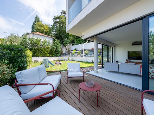 Les Coteaux de Chennevières Maison contemporaine avec vue panoramique sur Paris