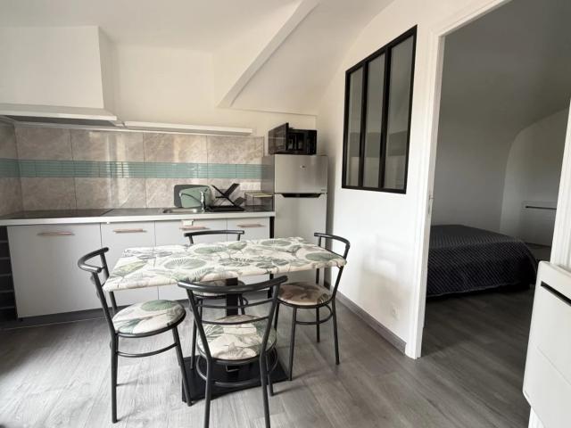 LES CLAYES SOUS BOIS CENTRE STUDIO MEUBLE